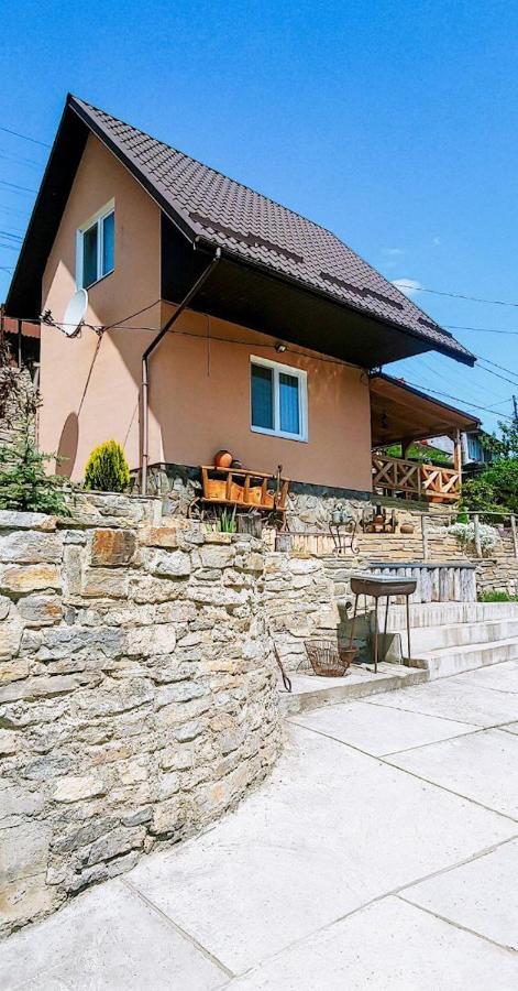 вулик будиночок з двома окремими номерами Holiday home Kamianets-Podilskyi